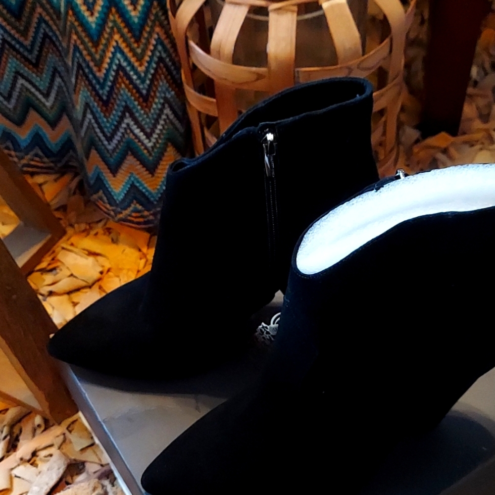 Vince Camuto Black suede bootie size 10